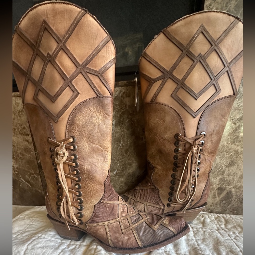 Western Corral brown distressed cowboy boots